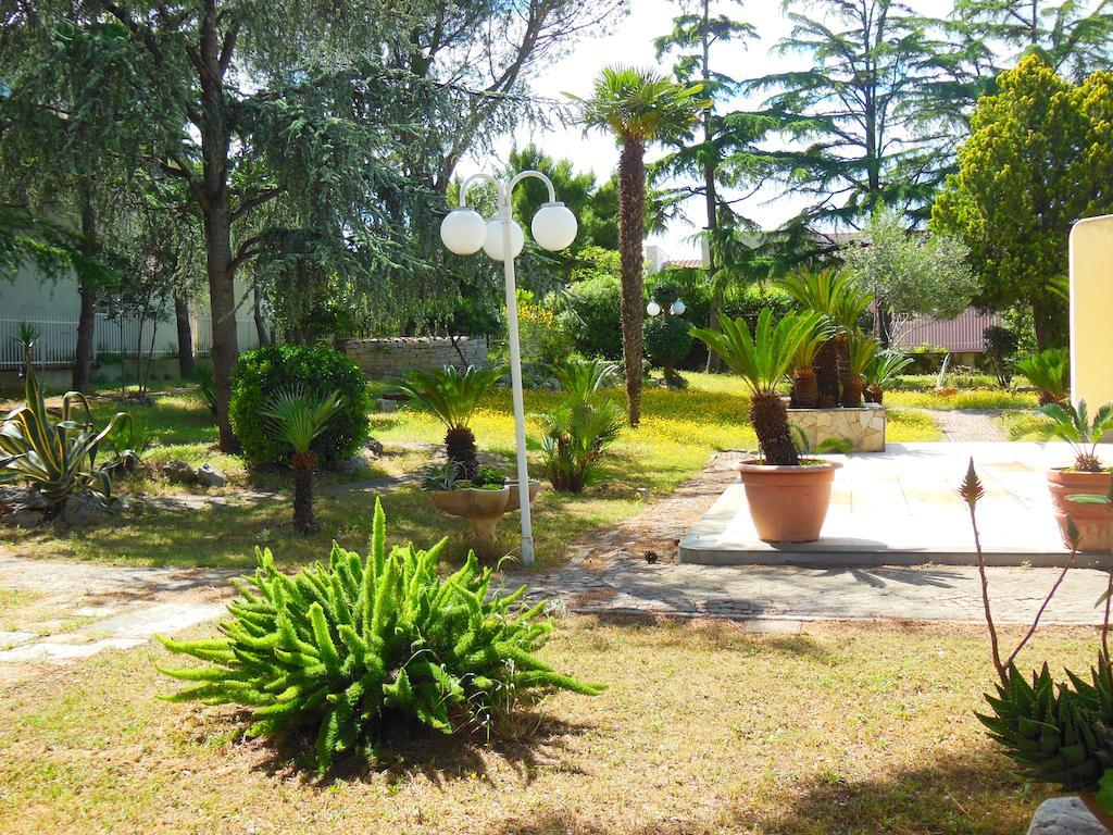 B&B Villa Garden Bisceglie Eksteriør bilde